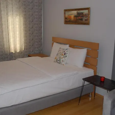 Ozcans Pera Flats 8 *