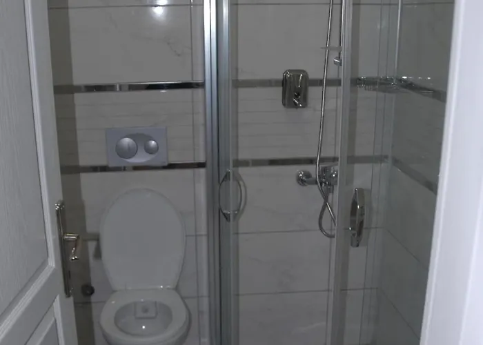 Ozcans Pera Flats 8 *