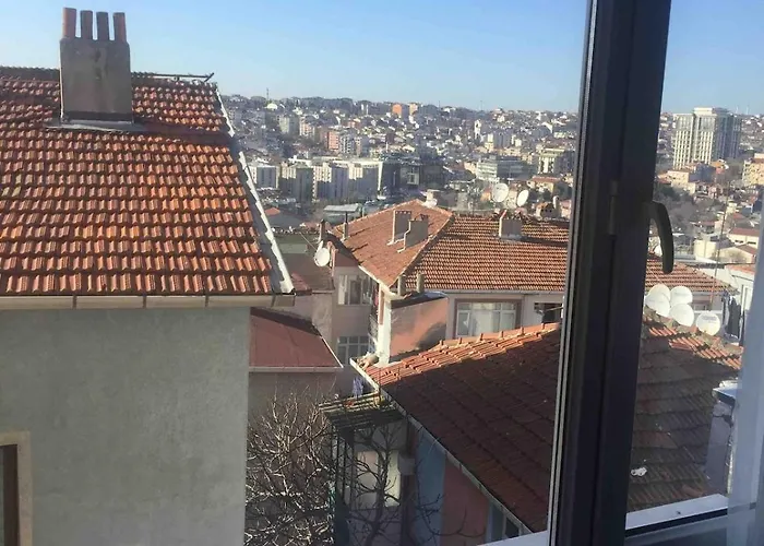 Ozcans Pera Flats 8 *