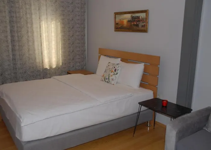 Ozcans Pera Flats 8 *